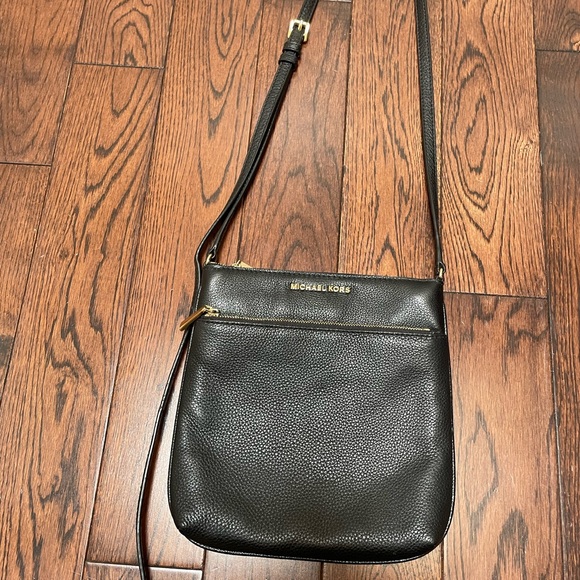 Michael Kors Crossbody - Picture 1 of 7